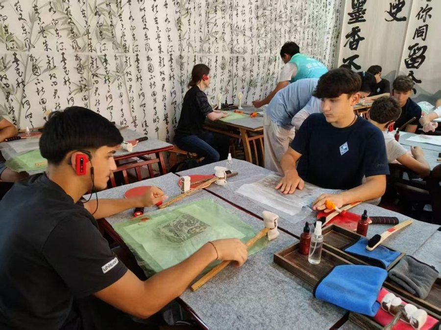 双方球员入场